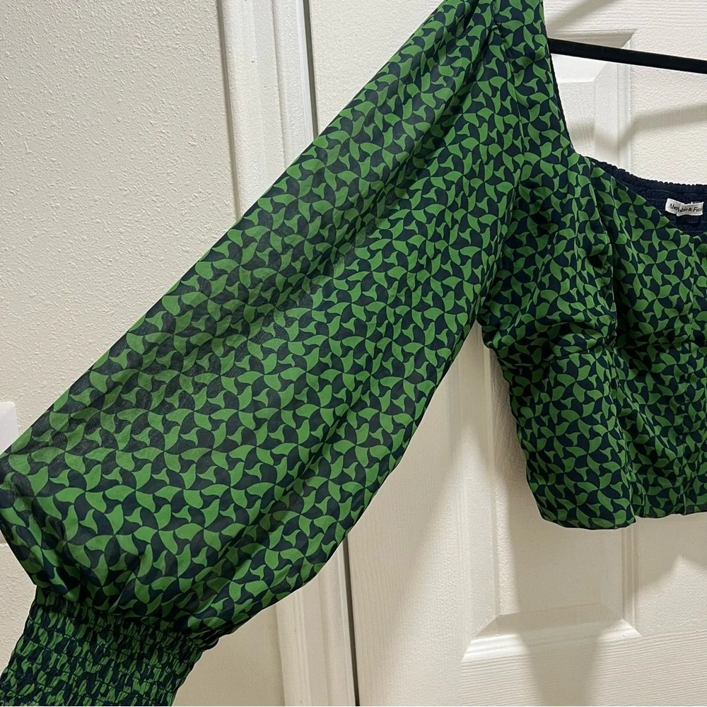 Abercrombie & Fitch Green Geometric Smocked Long Sleeve Crop Top - XL
